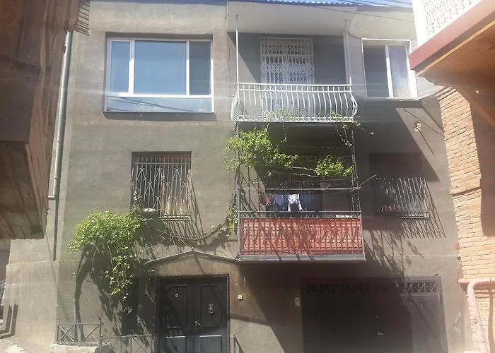 Deluxe Three-Bedroom Apartment
